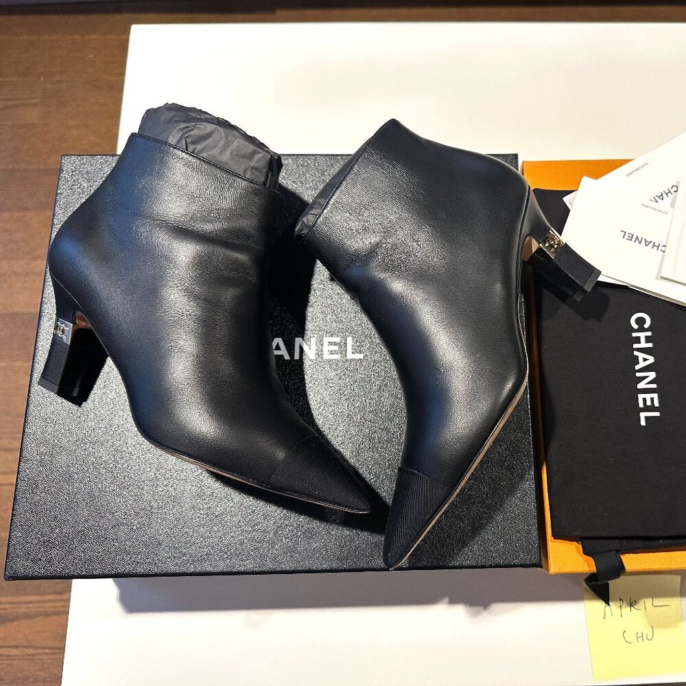 Lambskin Grosgrain Cap Toe Short Ankle Boots Black 38.5